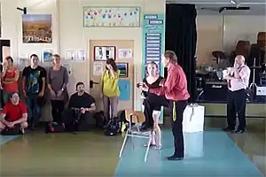 2010-Alf-Lenya-singen-Wahre-Freundschaft